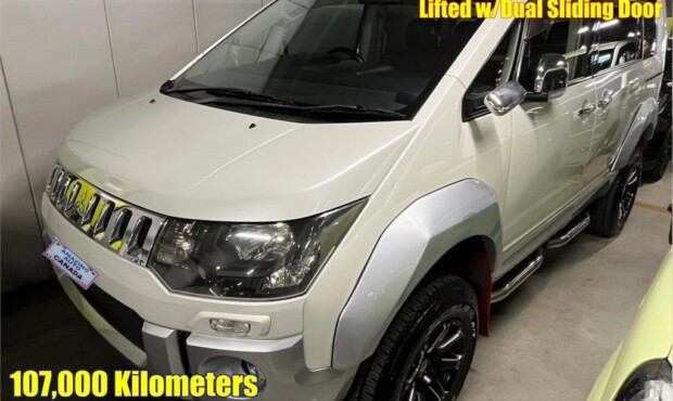 2007 Mitsubishi Delica D5 4WD Premium Model Lifted 107,000 km in Transit