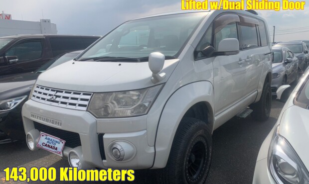 2009 Mitsubishi Delica D5 4WD Lifted w/Dual Sliding Door 143,000 km